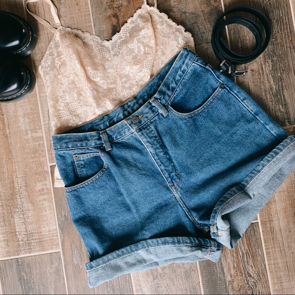 ✨ Vintage Calvin Klein Mom Jean High Waist Shorts - Picture 1 of 10